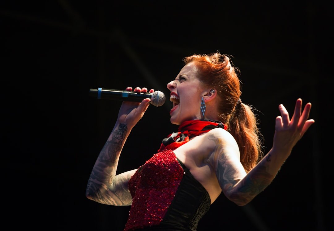 singer performing with hollywood star